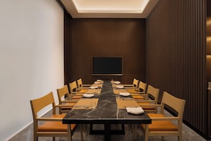 2 間餐廳,供應早餐、午餐和晚餐,亞洲料理