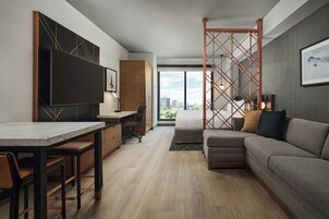 Ropa de cama hipoalergénica, cuna de viaje, wifi gratis y ropa de cama 