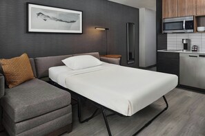 Hypo-allergenic bedding, travel crib, free WiFi, bed sheets