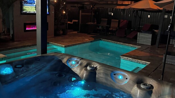 Pool - Spacious 5-bedroom pool villa in Miami with sauna 3 jacuzzis and  fitness room (Miami)