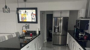 Private kitchen - Spacious 5-bedroom pool villa in Miami with sauna 3 jacuzzis and  fitness room (Miami)
