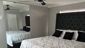 5 bedrooms, iron/ironing board, WiFi, bed sheets - Spacious 5-bedroom pool villa in Miami with sauna 3 jacuzzis and  fitness room (Miami)