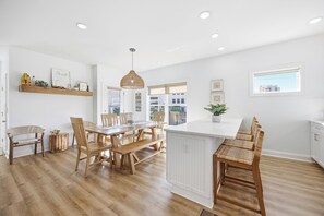 Dining - Surf street + Near the Beach + Pet friendly (North Myrtle Beach)