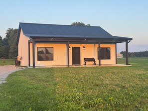 Exterior - New Cozy Country barndominium located in Leitchfield, KY. (Leitchfield)