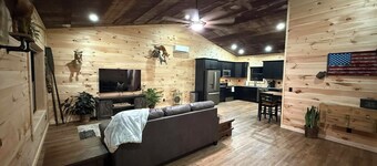 New Cozy Country barndominium located in Leitchfield, KY.