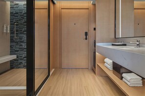 Standard Room, 1 King Bed | Bathroom - Fairfield By Marriott Beijing Capital Airport (Beijing)