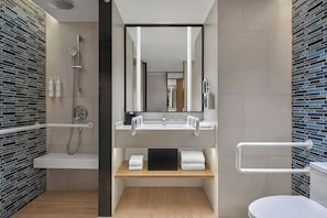 Phòng Tiêu chuẩn, 1 giường cỡ king | Phòng tắm | Máy sấy tóc, áo choàng tắm, dép đi trong nhà 