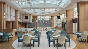 Free daily breakfast