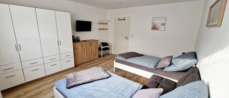 熨斗/熨衫板、可攜式嬰兒床、免費 Wi-Fi、床單