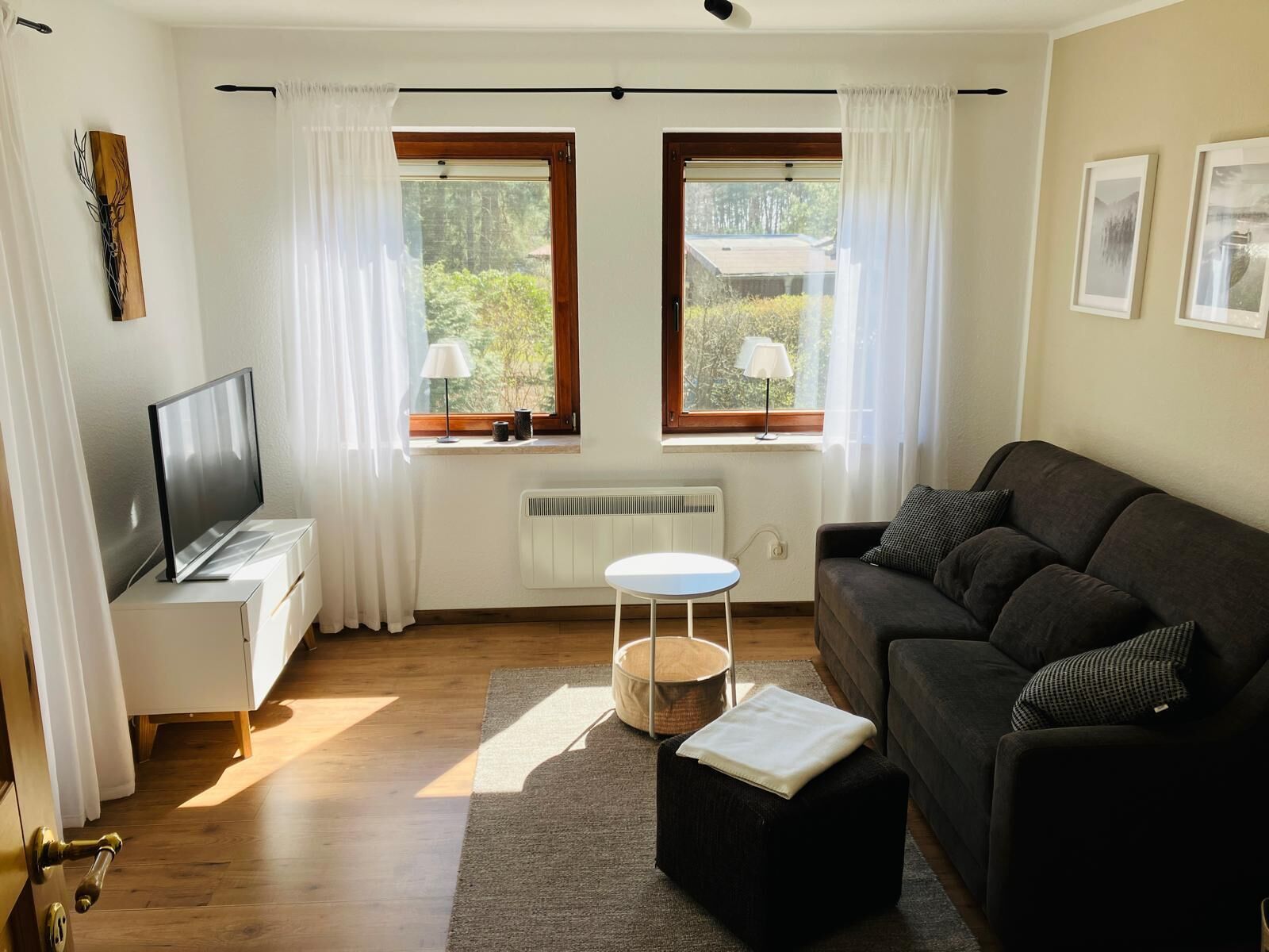 Fernseher, Kamin, Stereoanlage