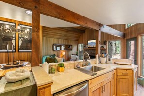 Interior - Cozy Pet Friendly Cabin w/ Hot Tub & Forest Views (Sisters)