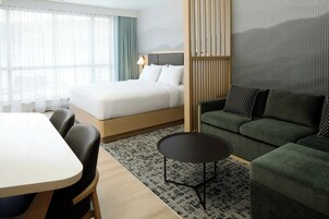 Studio, 1 King Bed with Sofa bed | Living area