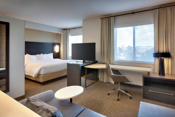 Studio, 1 King Bed with Sofa bed | Free WiFi