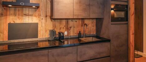 Fridge, oven, dishwasher, coffee/tea maker