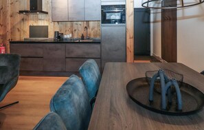 Fridge, oven, dishwasher, coffee/tea maker