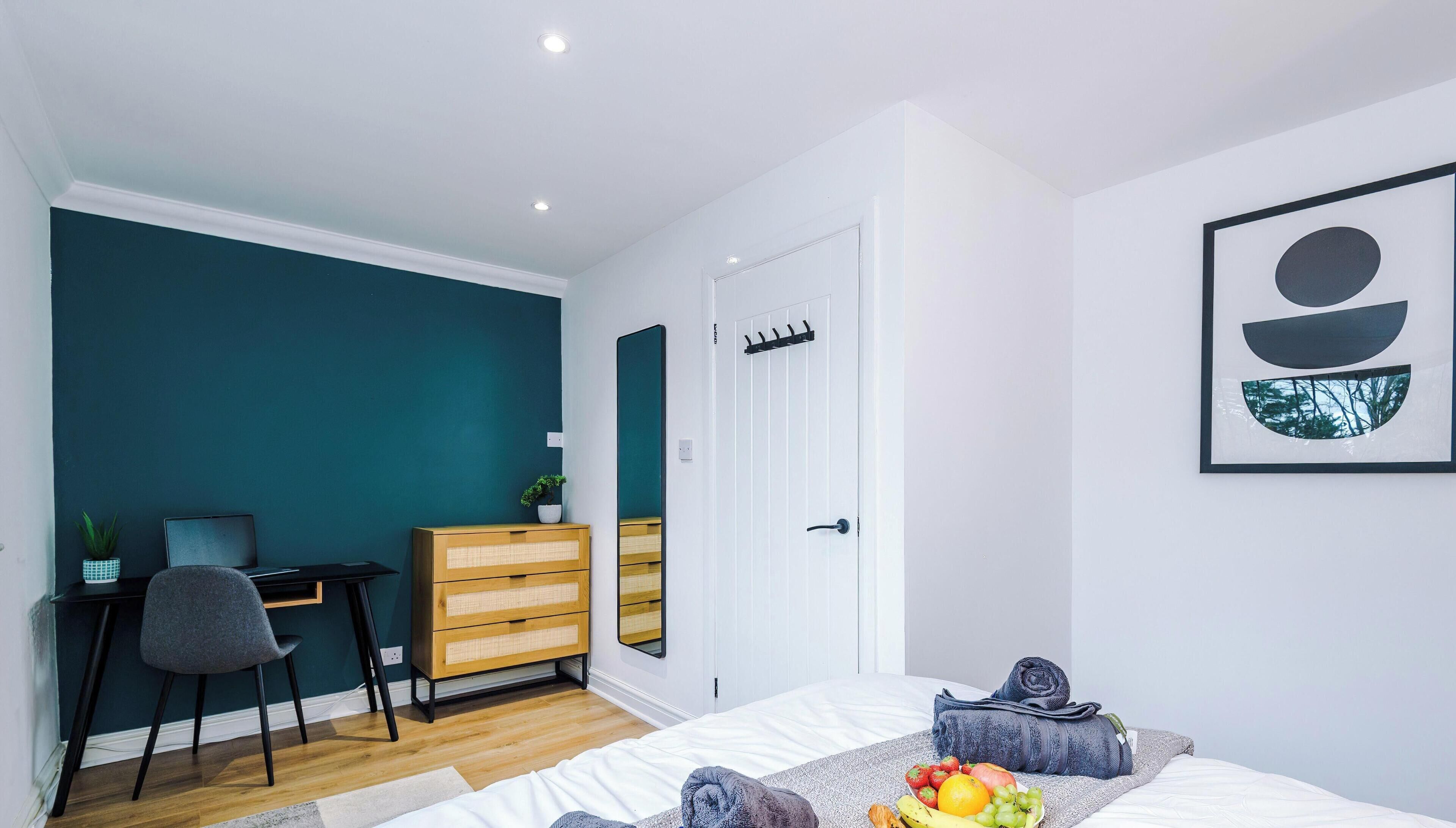 Iron/ironing board, free WiFi, bed sheets