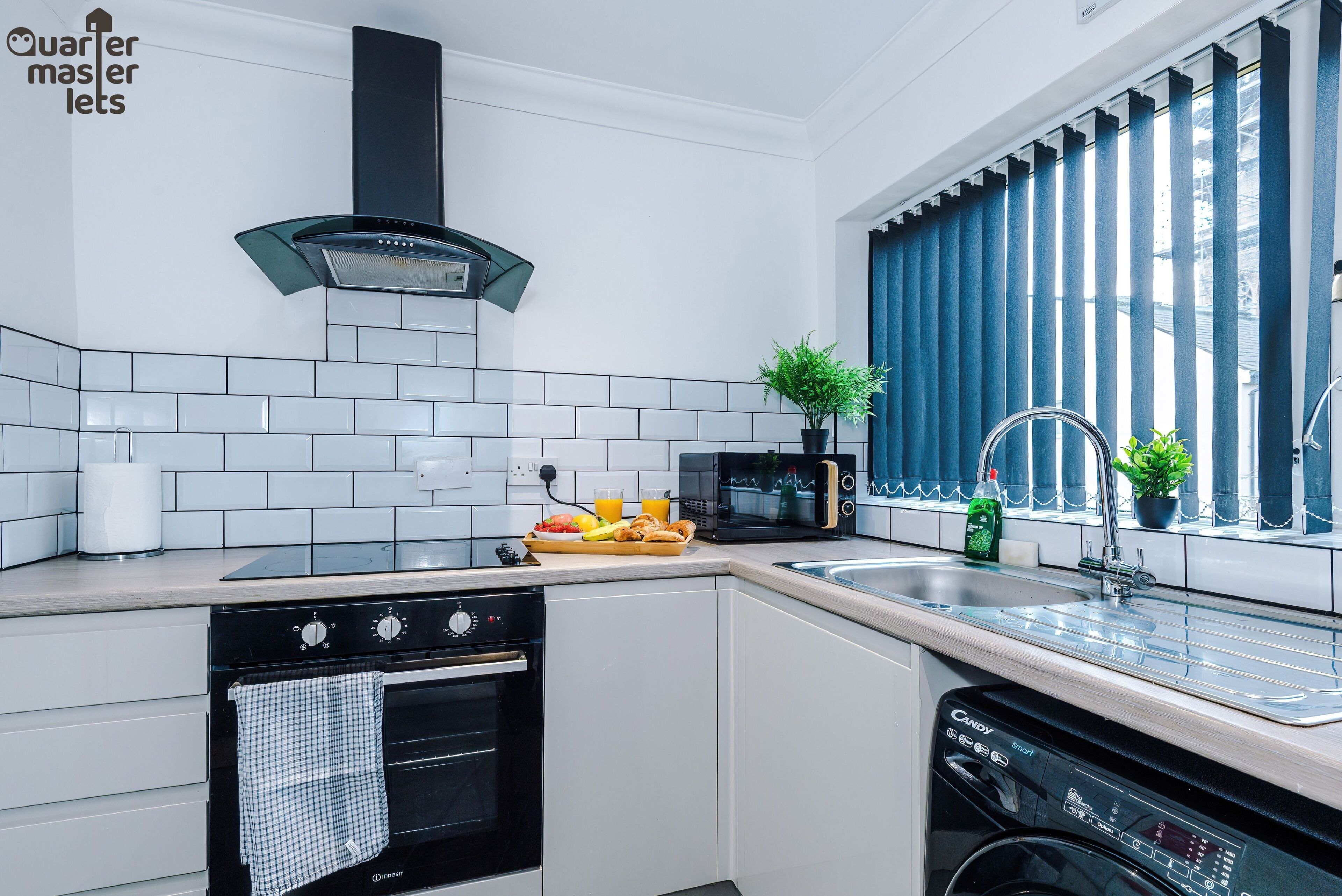 ثلاجة، ميكروويف، فرن، موقد طهي مسطح