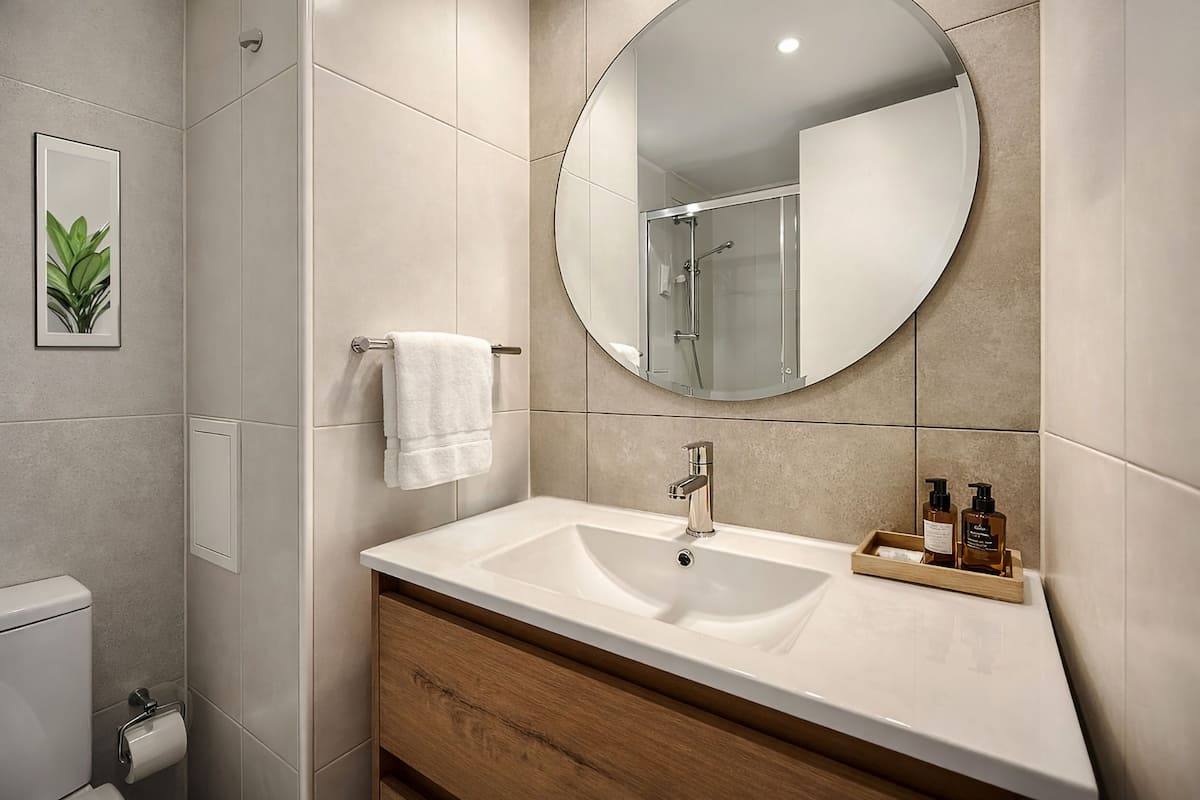 Deluxe Suite, 2 Bedrooms, Non Smoking, Terrace | Bathroom | Hair dryer, towels, soap