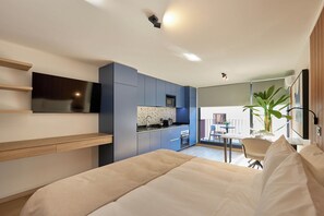 Studio Standard, non-fumeur, terrasse | Fer et planche à repasser, accès au Wi-Fi (inclus)