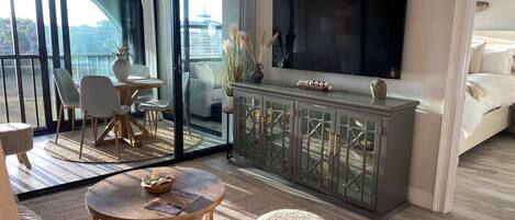 Tabla de planchar con plancha, Internet, ropa de cama