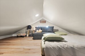 2 bedrooms, iron/ironing board, free WiFi, bed sheets - Charming Tiny House on the Farm (Lancaster)