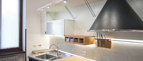 Mikrowelle, Ofen, Herdplatte, Geschirrspüler