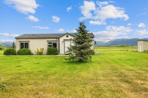 Exterior - Yellowstone Get-Away w/ Hot Tub & Grand Teton View (Tetonia)