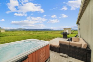 Terrace/patio - Yellowstone Get-Away w/ Hot Tub & Grand Teton View (Tetonia)