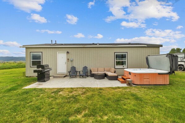 Terrace/patio - Yellowstone Get-Away w/ Hot Tub & Grand Teton View (Tetonia)