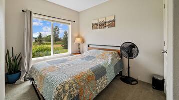 Iron/ironing board, internet, bed sheets