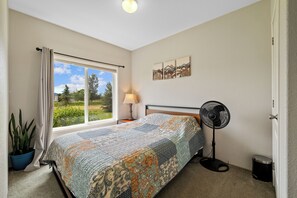 Iron/ironing board, internet, bed sheets - Yellowstone Get-Away w/ Hot Tub & Grand Teton View (Tetonia)