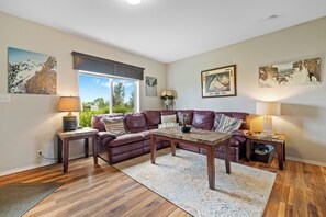 TV - Yellowstone Get-Away w/ Hot Tub & Grand Teton View (Tetonia)