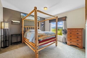3 bedrooms, iron/ironing board, Internet, bed sheets - Yellowstone Get-Away w/ Hot Tub & Grand Teton View (Tetonia)
