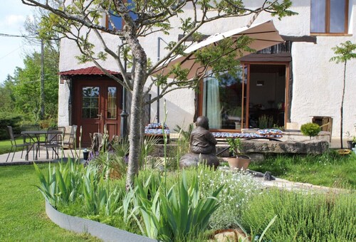 Entre lac et montagnes, un espace vacances dans un parc arboré de 3000 m²