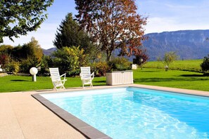 Outdoor pool - Between lake and mountains, a vacation resort in a 3000 m² wooded park (Ayn)