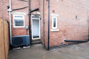 Property grounds - Luxe Eco Retreat: Your Stylish Newcastle Sanctuary (Newcastle upon Tyne)