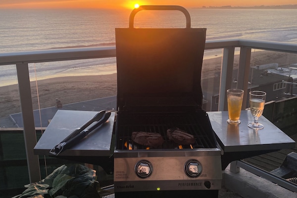 BBQ on the deck while watching the sunset and enjoying your fav cocktail.