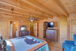 5 bedrooms, desk, iron/ironing board, Internet