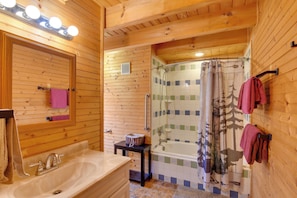 Hair dryer, towels - Pets Welcome! Shenandoah Log Home w/ Hot Tub (Luray)