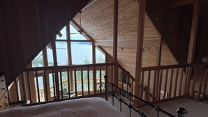 3 bedrooms, iron/ironing board, travel cot, free WiFi - Peaceful Forest Retreat w/ Water Views & Stove (San Juan County)