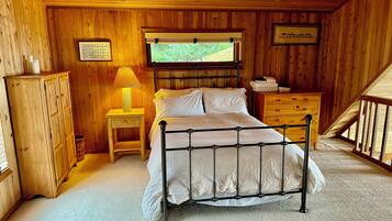 3 bedrooms, iron/ironing board, travel crib, free WiFi