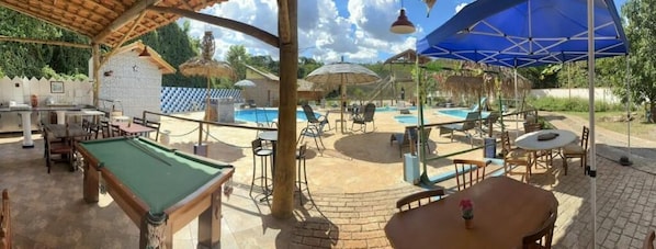 Outdoor dining - Pousada Vovó Bela (Santo Antônio de Posse)