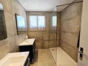 Hair dryer, towels