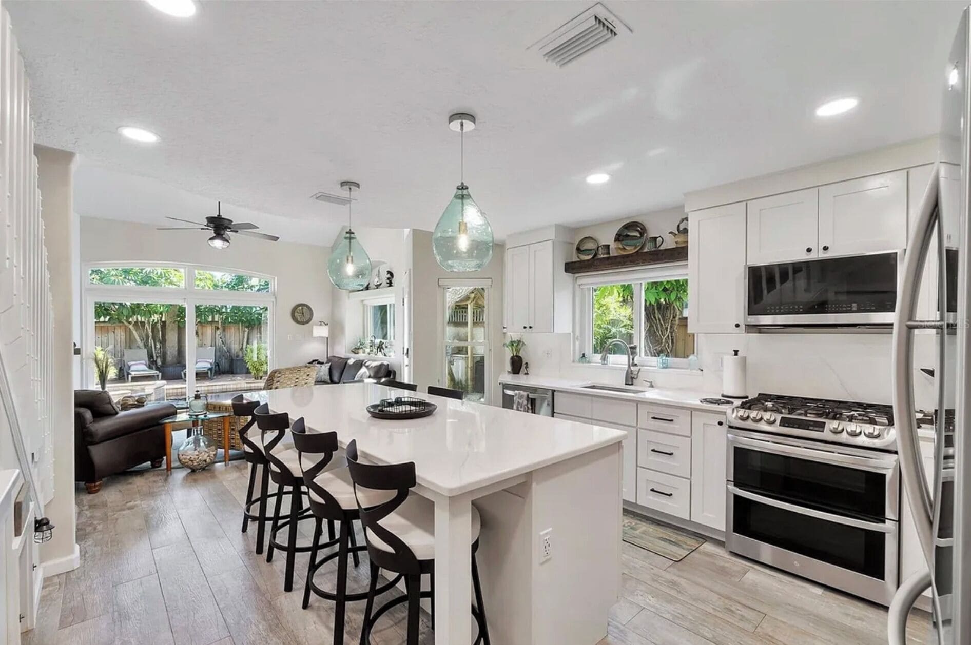 電子レンジ、オーブン、コンロ、食器洗い機