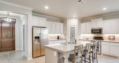 Close to Energy Giants! 3,300-Sq-Ft Midland Home