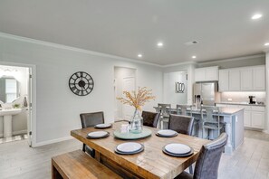 Dining - Close to Energy Giants! 3,300-Sq-Ft Midland Home (Midland)
