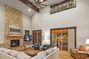 Interior - Lux 5BR, Fairway View, GameRm, Firepit, ChefsKitch (Cle Elum)