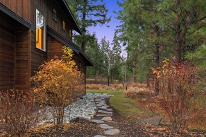 Property grounds - Lux 5BR, Fairway View, GameRm, Firepit, ChefsKitch (Cle Elum)
