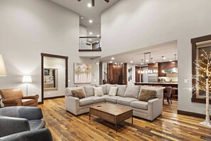 TV, fireplace, offices - Lux 5BR, Fairway View, GameRm, Firepit, ChefsKitch (Cle Elum)