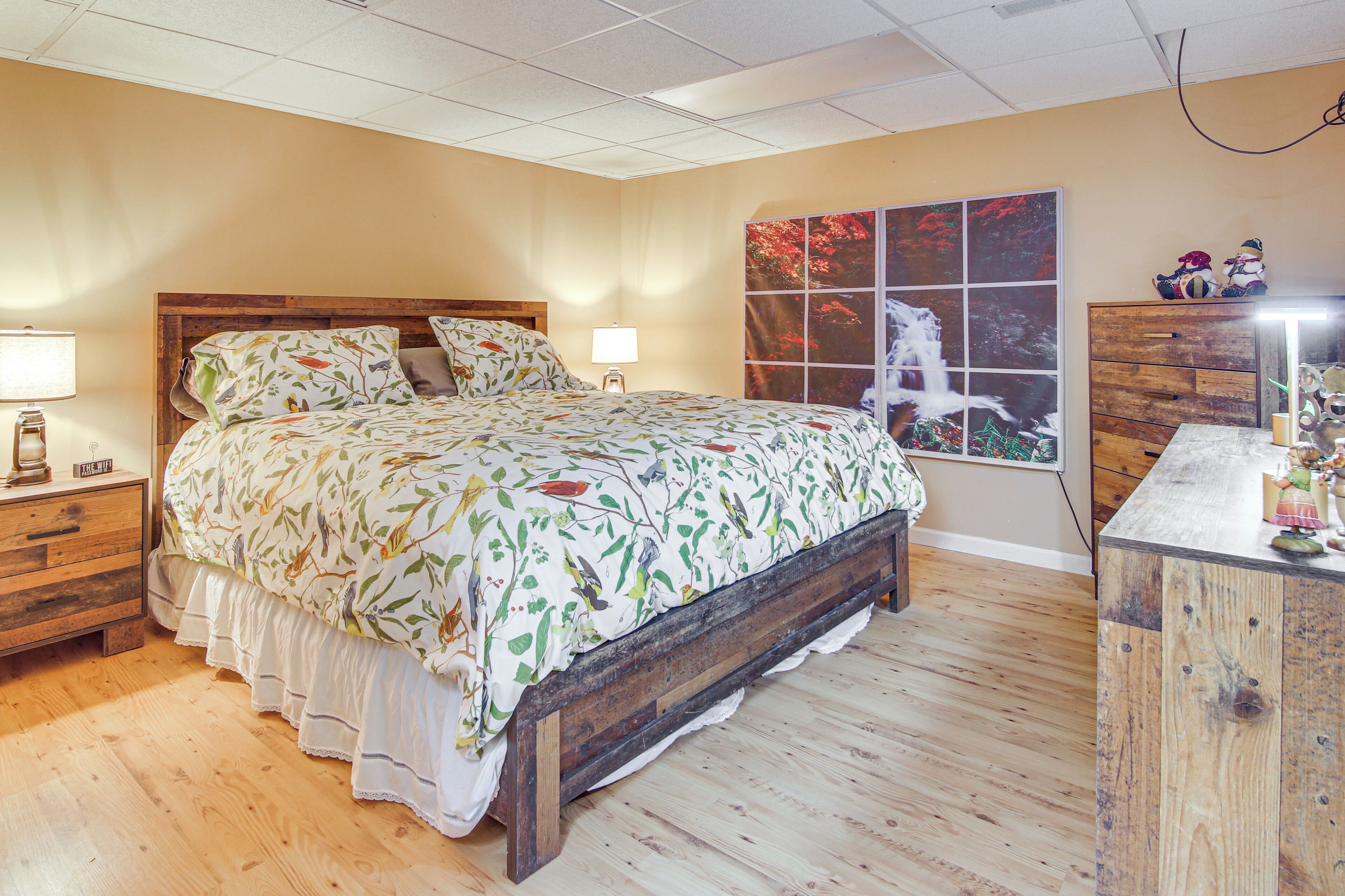 2 bedrooms, internet, bed sheets